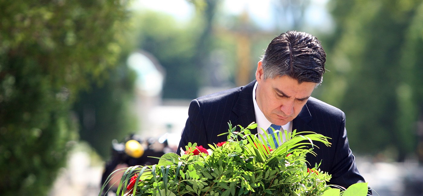 PM Milanovic lays wreaths at Mirogoj cemetery on Statehood Day